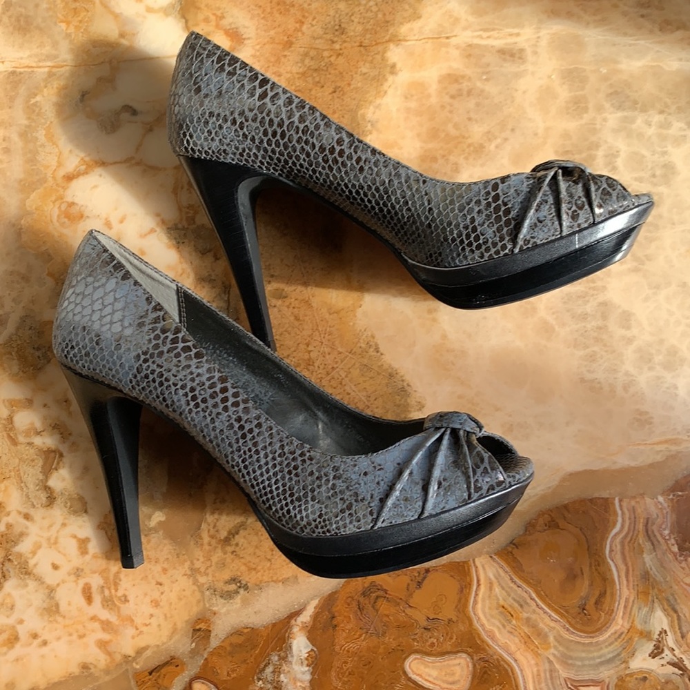 Beautiful new 4 inch  high heels by Moda  Spana  Sz:  7M